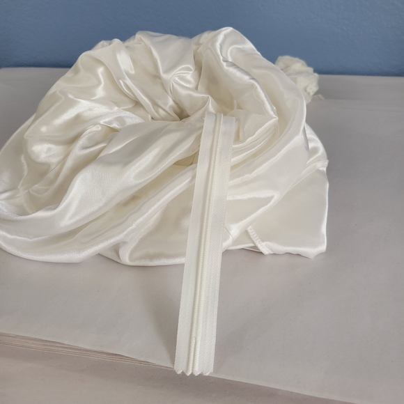 Cherry Koko Made in Korea Off White Lace Overlay Dress - Picture 14 of 14